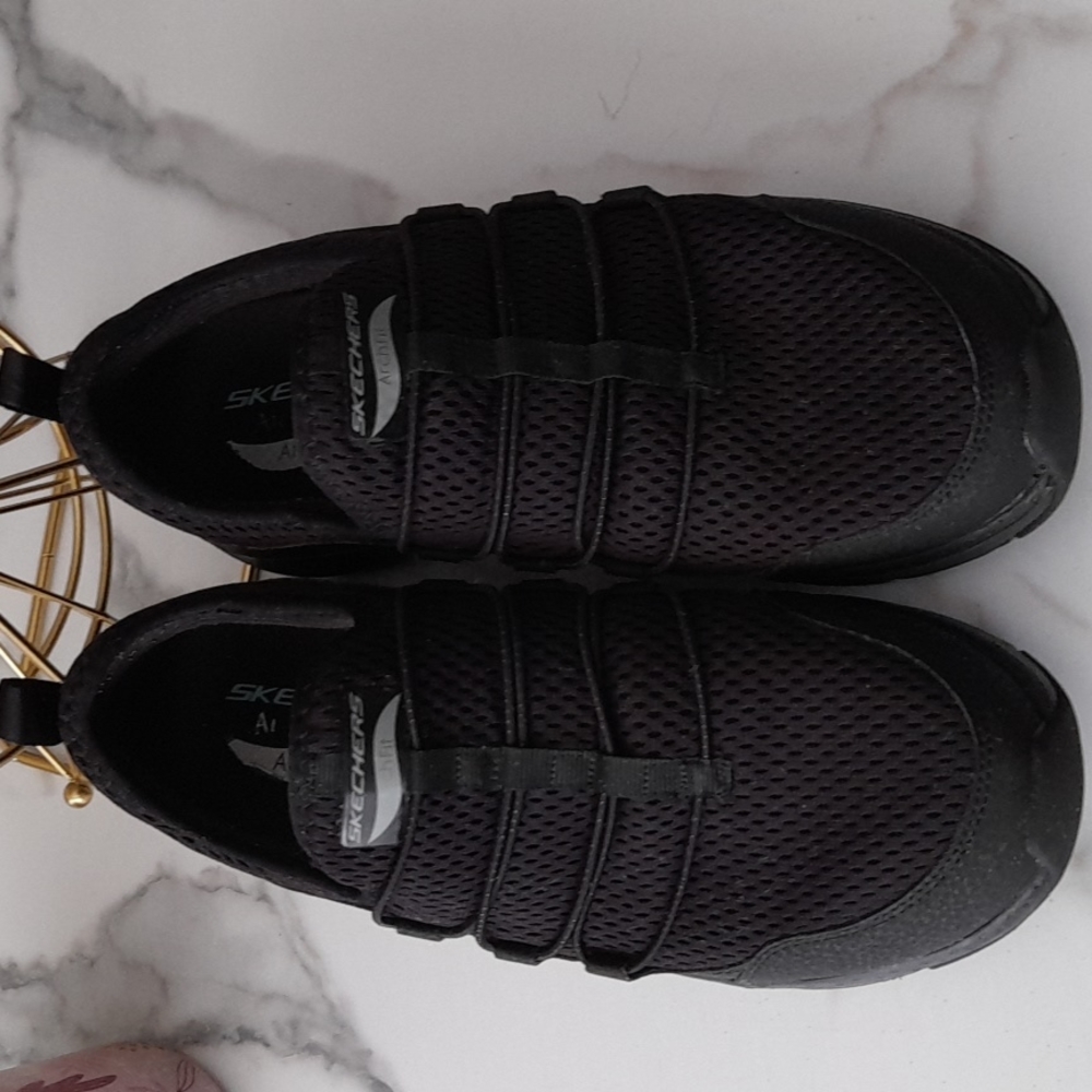 Women skeckers black slip on sneakers